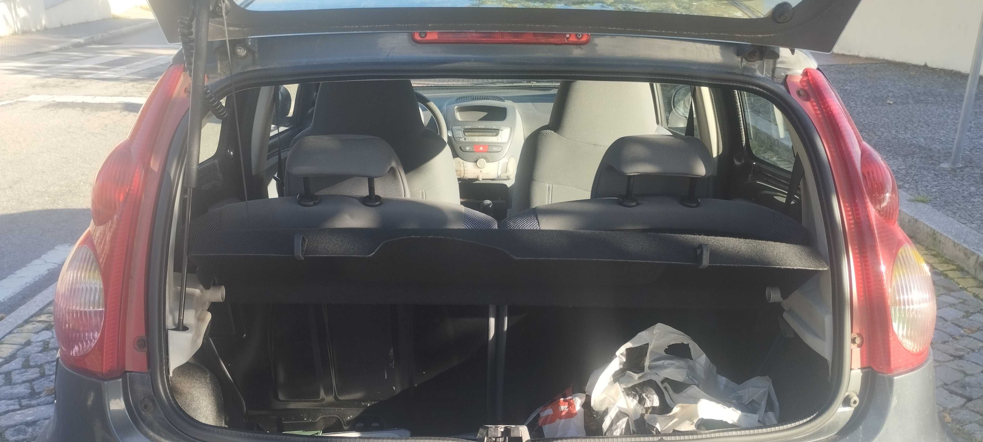 vendo carro usado muito estimado