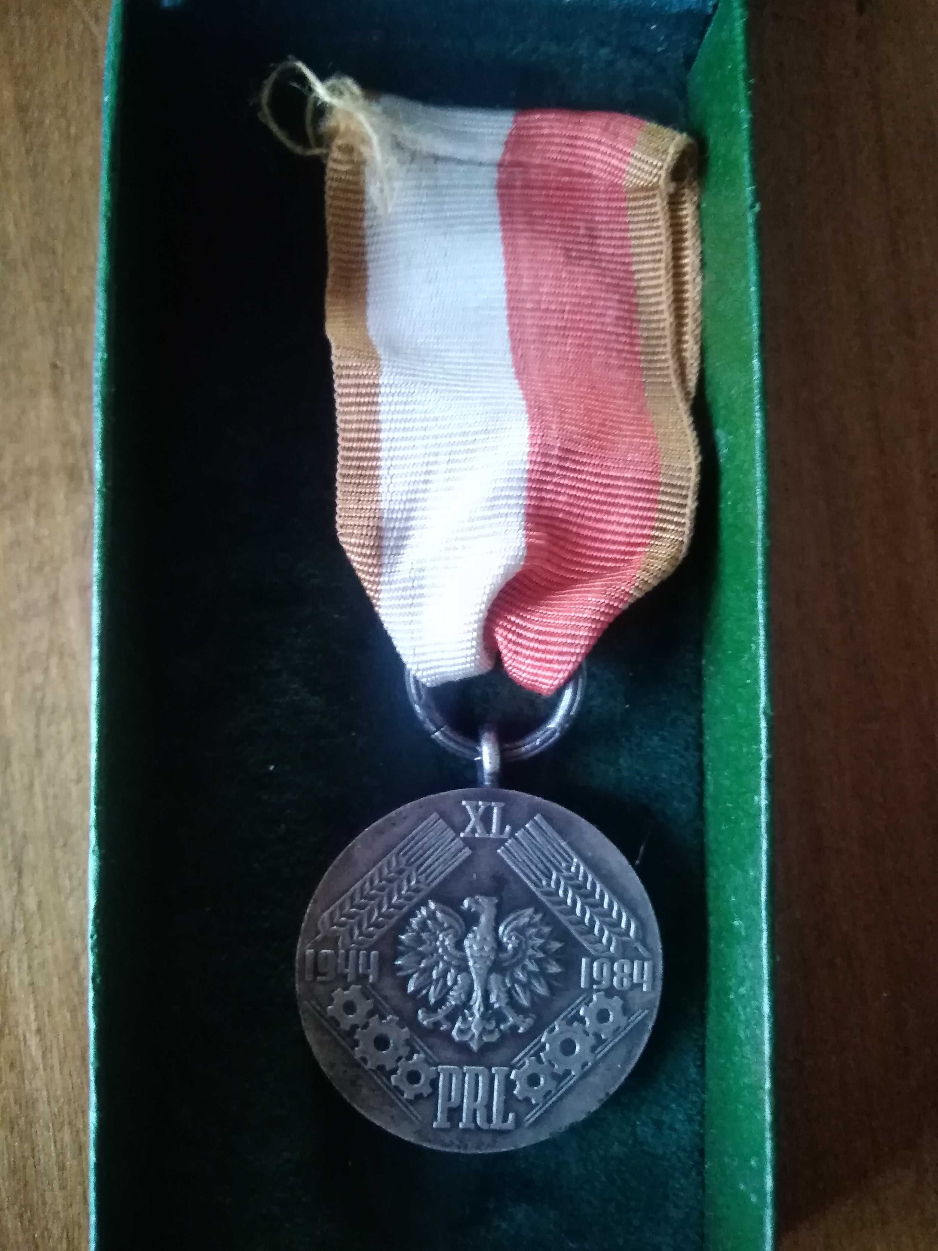 Medal złoty krzyż zasługi prl