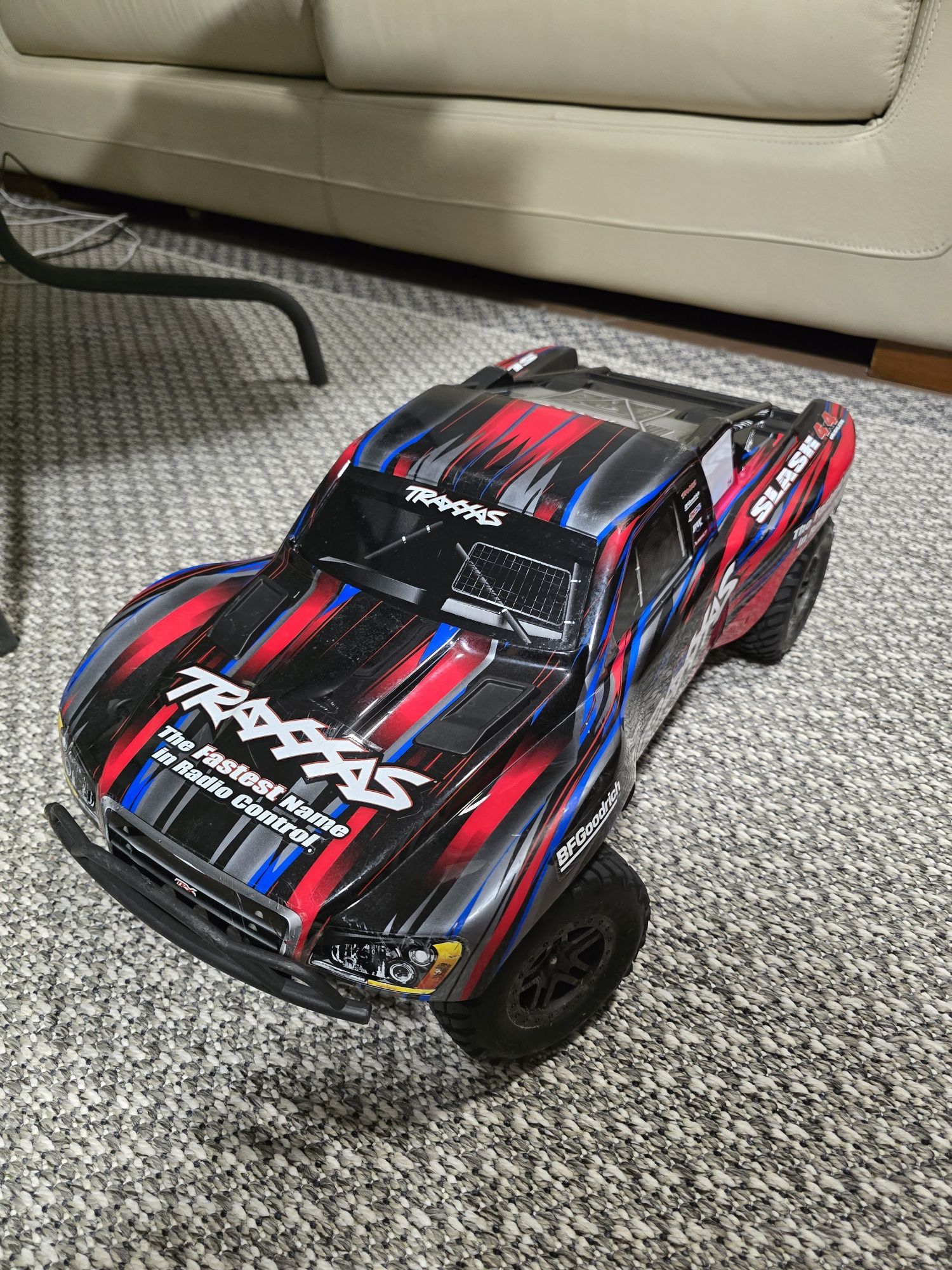 TRAXXAS Slash 4WD BL-2S VXL 1/10 + ładowarka i bateria SPRAWNY