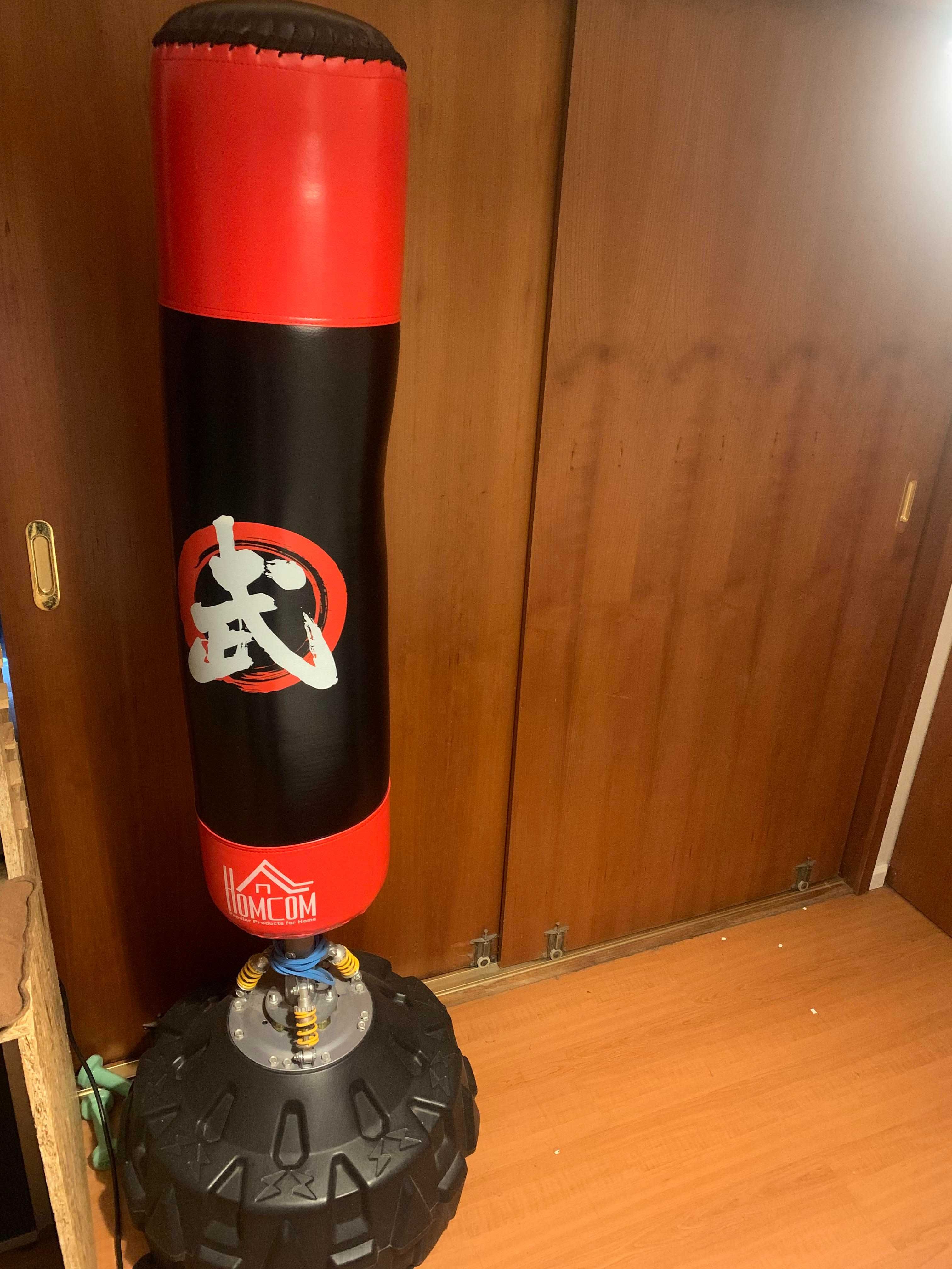 Saco de boxe em pé HOMCOM com 1.80m de altura