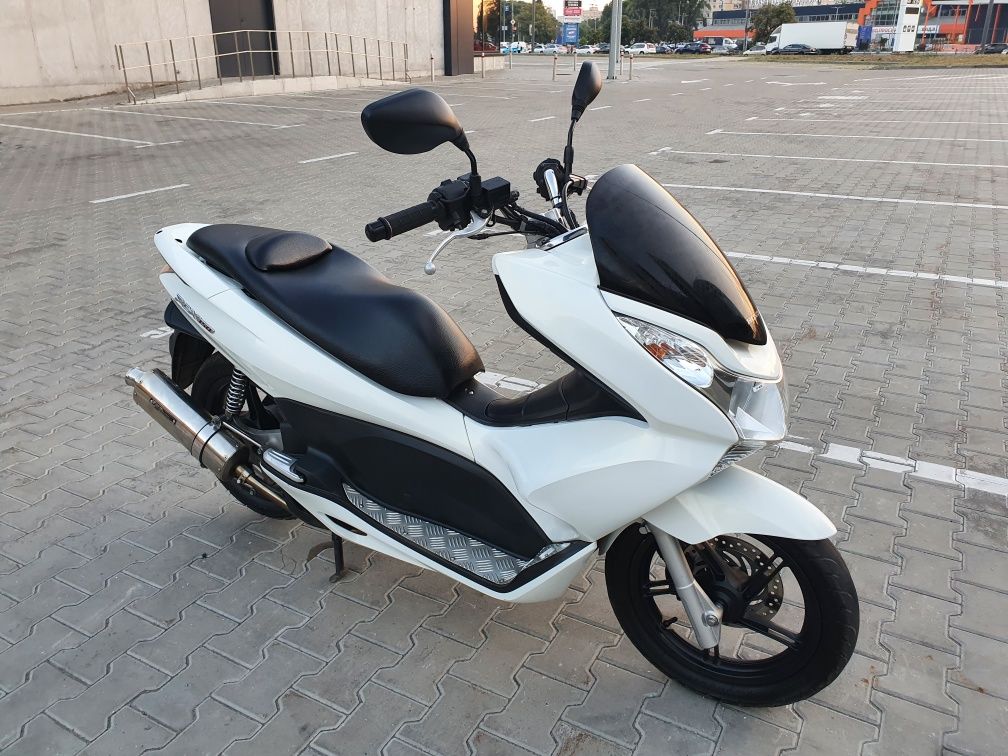 Скутер Honda PCX 150 KF12 с контейнера купить мопед