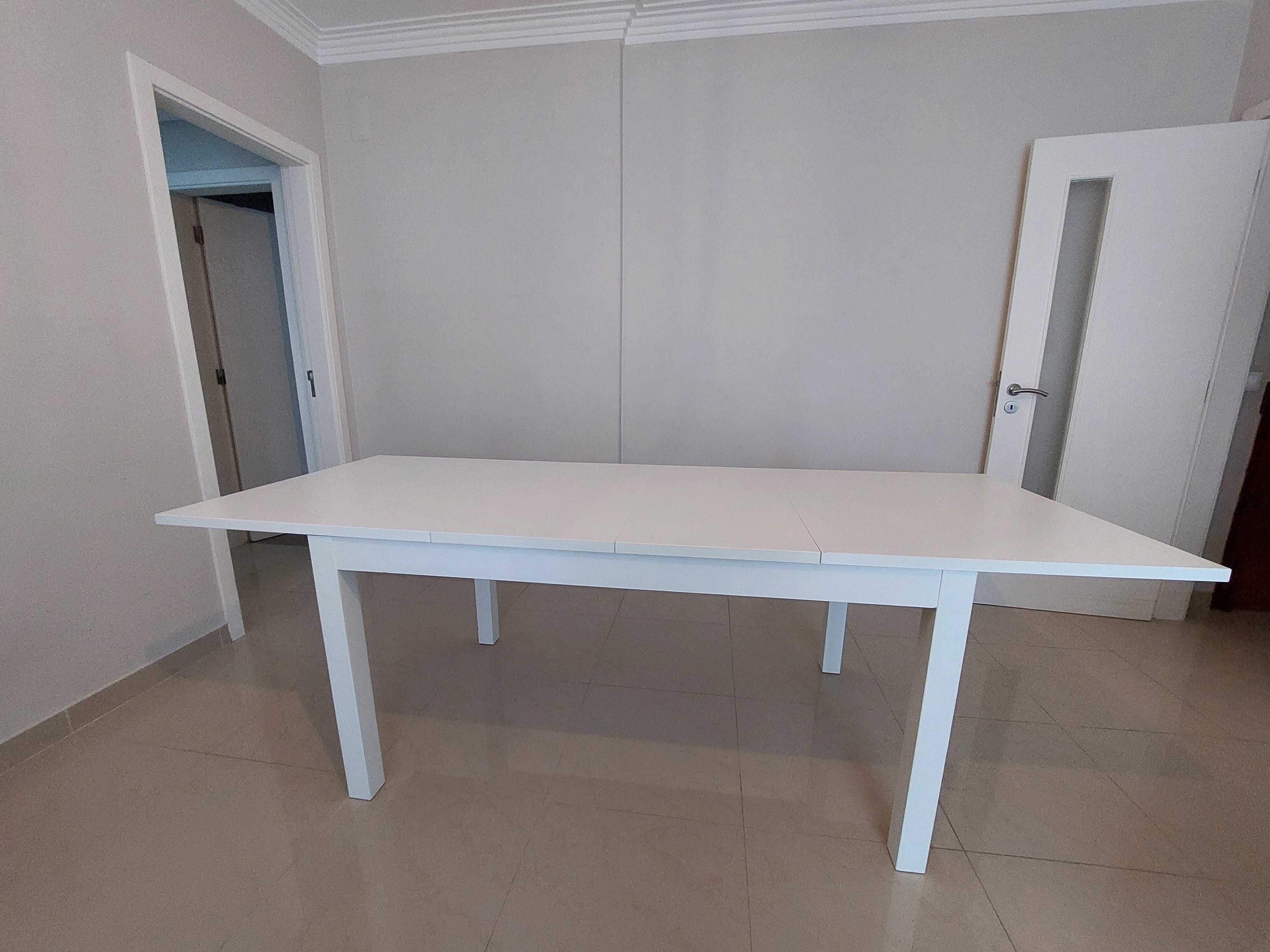 Mesa + 4 cadeiras IKEA   280€