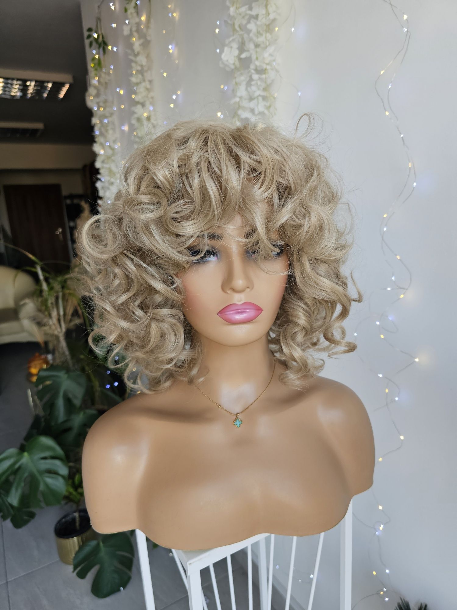Peruka blond Gaja loki fale zmiana grzywki naturalny efekt