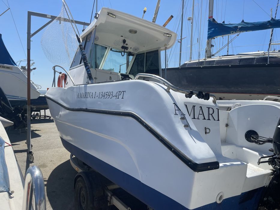 Barco classe 4 em bom estado