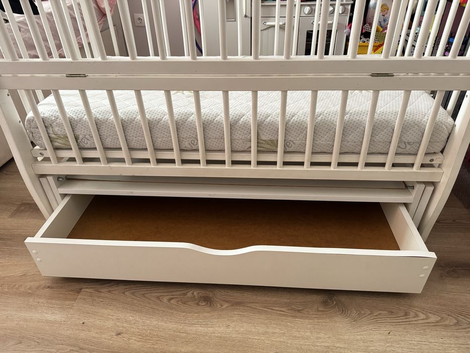 Дитяче ліжечко дубок