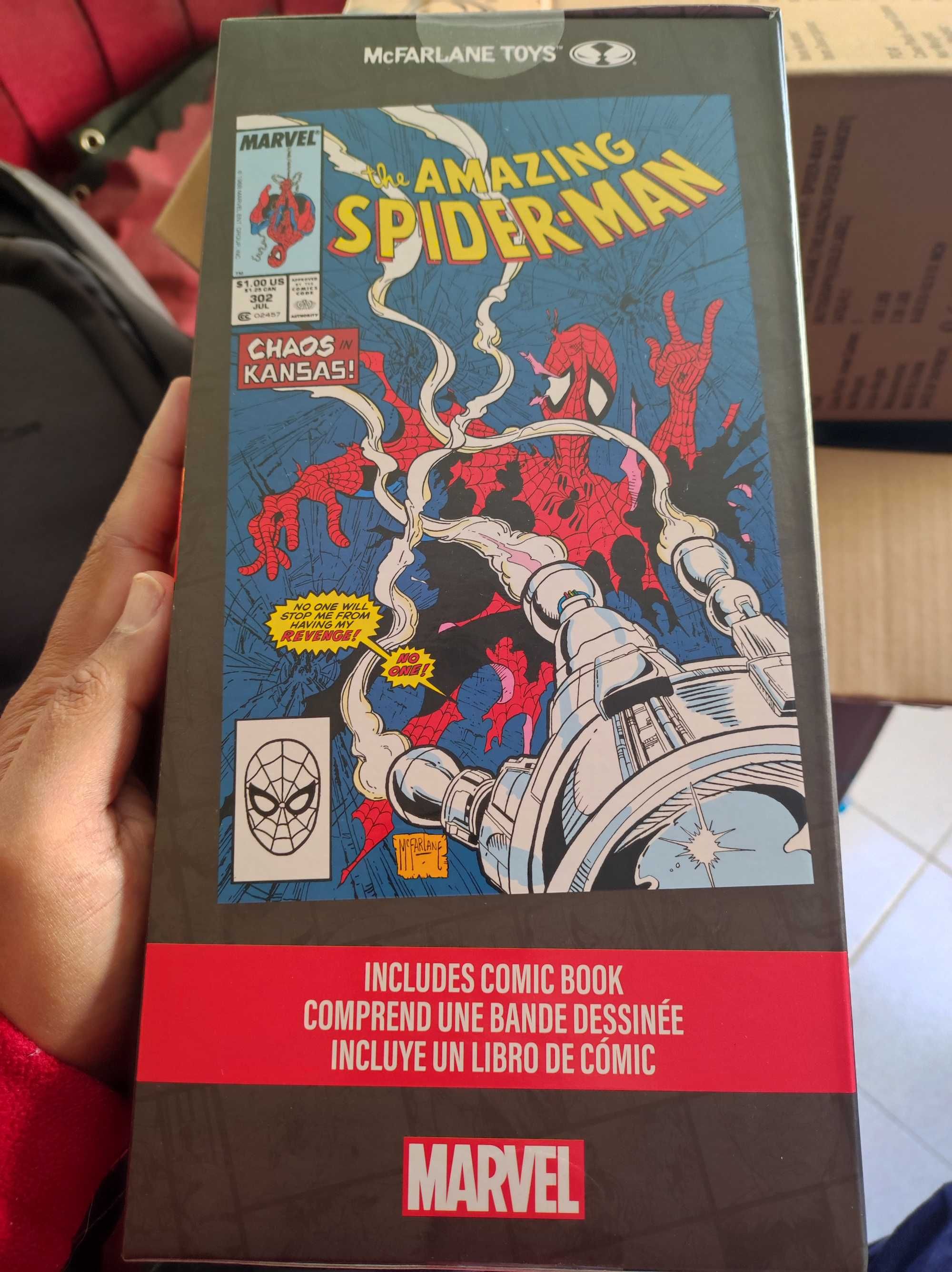 Estátua Spider-man autografada por Todd McFarlane