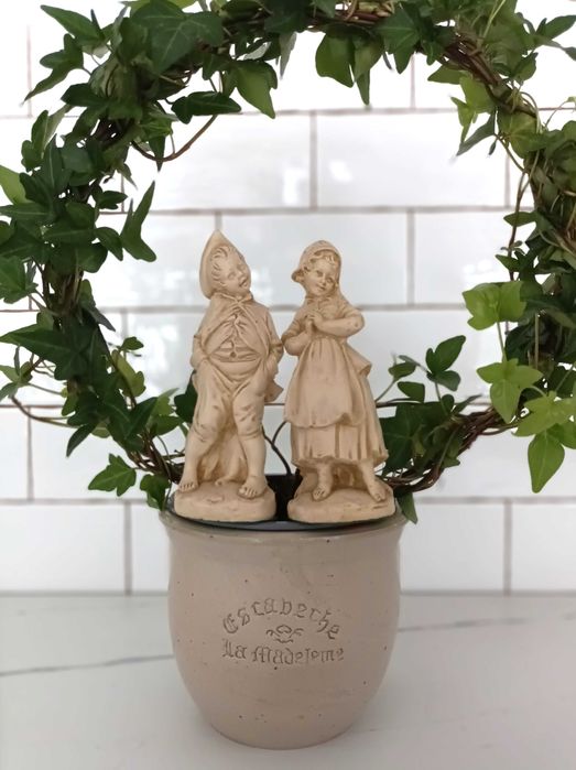 Komplet uroczych figurek - chłopca i dziewczynki. Figura. Figurka.