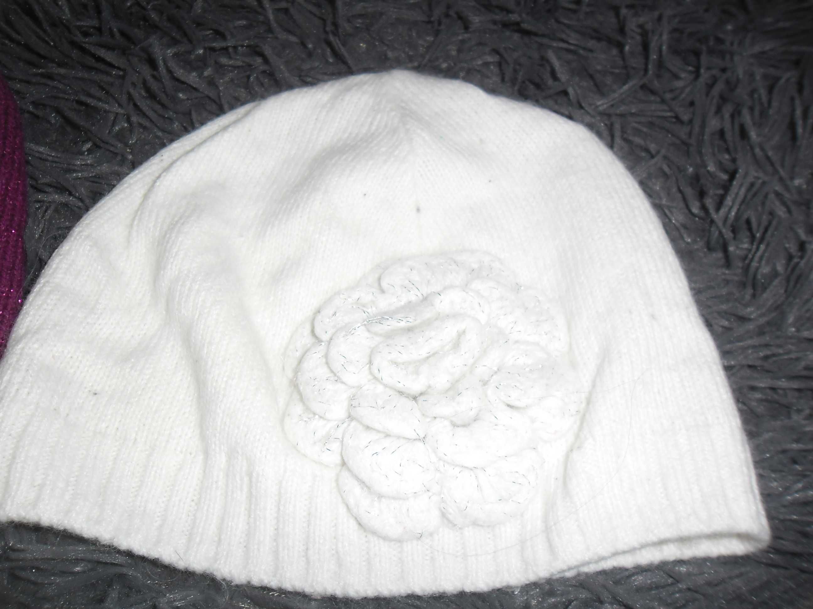 H&M 2pak czapka+fiolet z kokard+ biała z kwiatem srebrna nitka 122/128