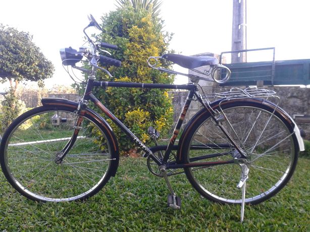 Bicicleta Antiga Pasteleira