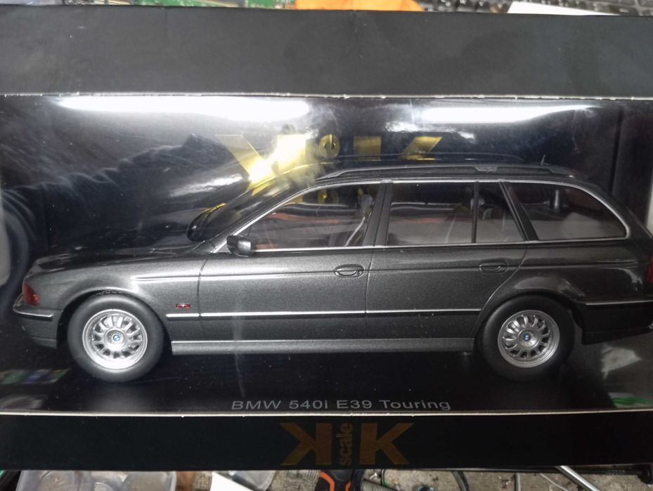 BMW E39  - Modelos 1/18 - touring carrinha 2 unidades