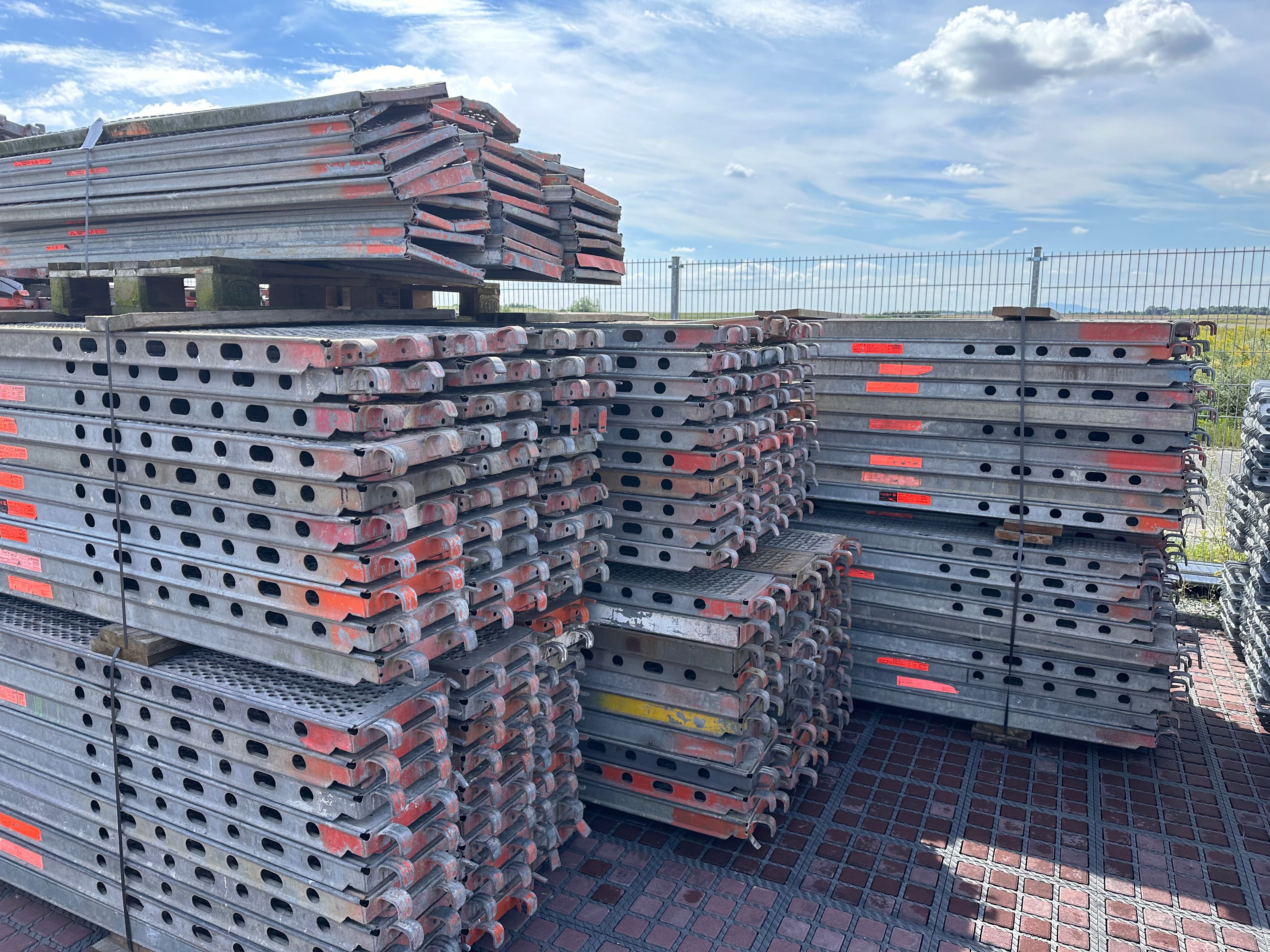 RUSZTOWANIE UŹYWANE idealnie na docieplenia ,domki 113,40 m2