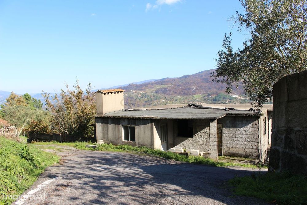 Casa para Recuperação em Cinfães - Oportunidade Única!
