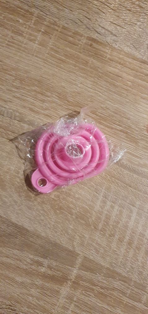 60 plastikowych pojemników