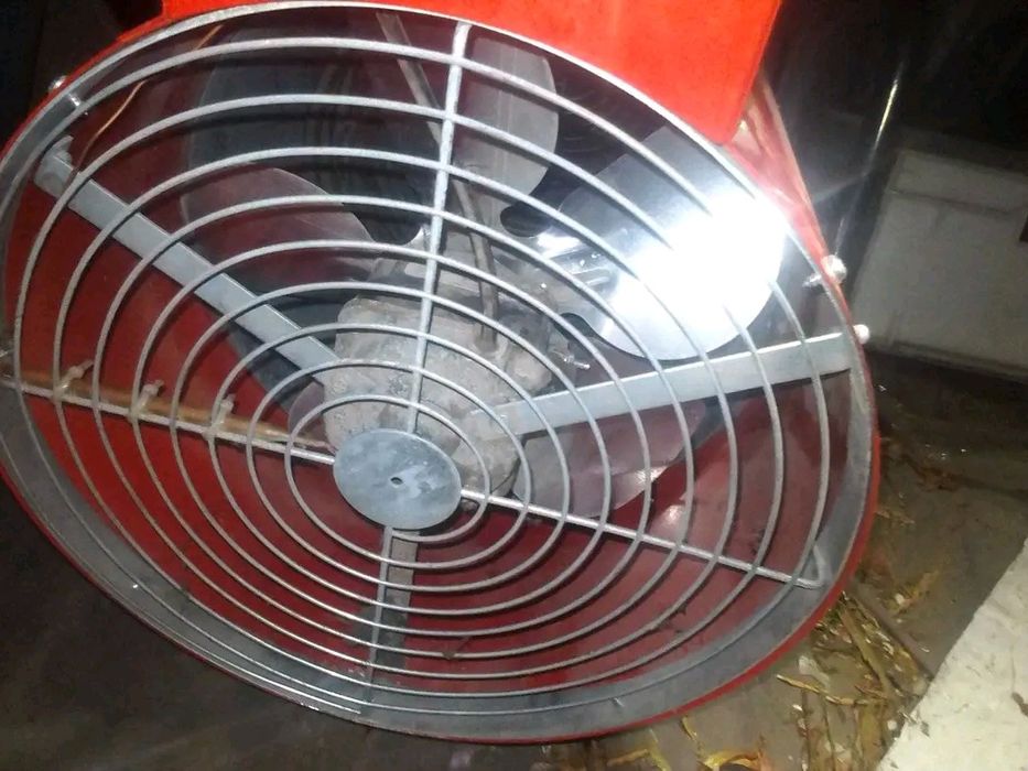 Продам теплова пушка 380 кілова один раз живана б/у ціна 4500 грн. Тел