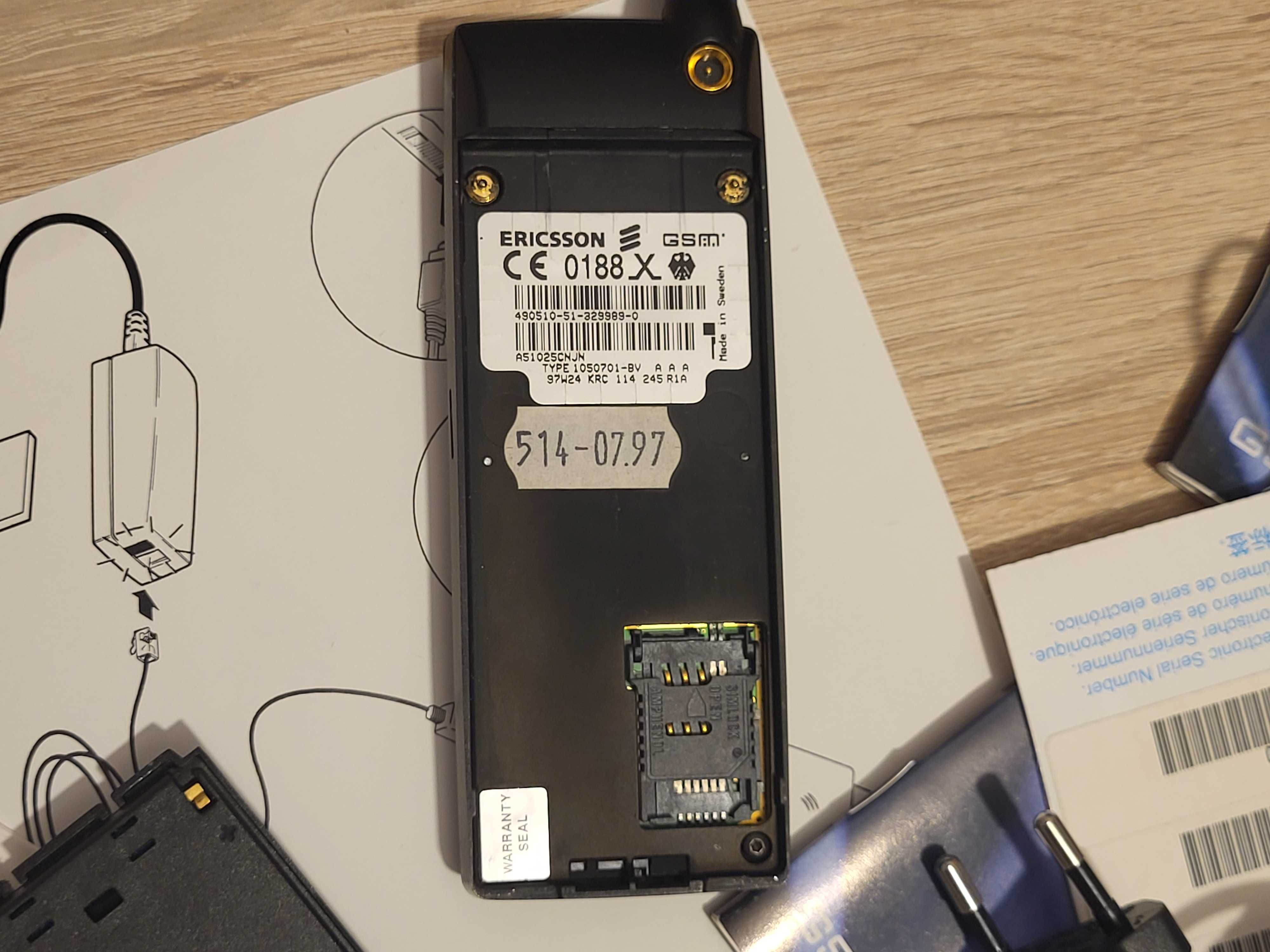 Telefon Ericsson GH688 bateria ładowarka zestaw karton Sony