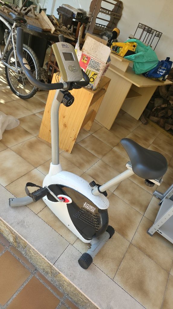 Bicicleta Ergométrica Vertical Fitness Doctor em Ótimo Estado