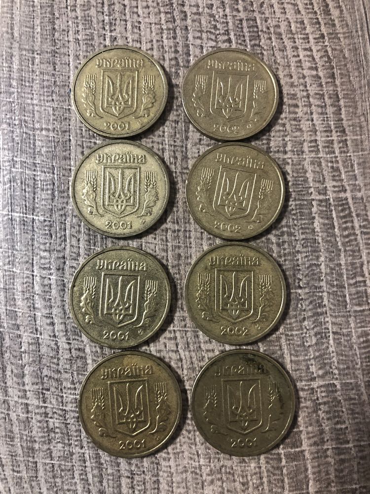 Продаю монеты 1 гривна год 2001, 2002