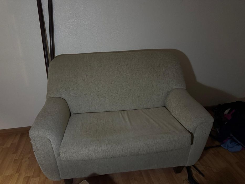 Sofa pequeno em bom estado