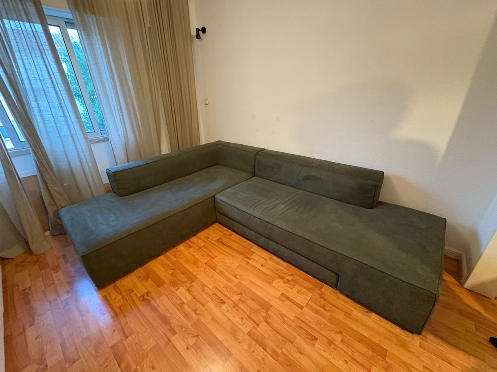 Sofá 3 lugares em veludo verde – La Redoute (Modelo Rosalie)