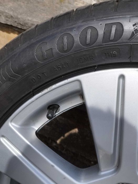 Alufelgi 5x12 z Audi A6 z oponami.