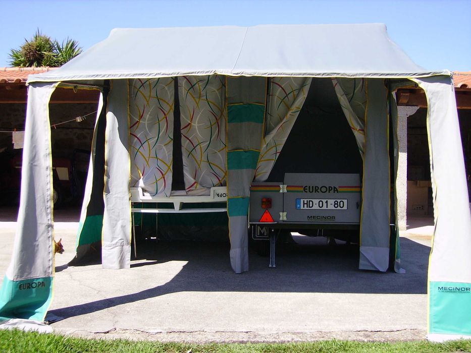 atrelado  tenda com muito pouco usocomo novo