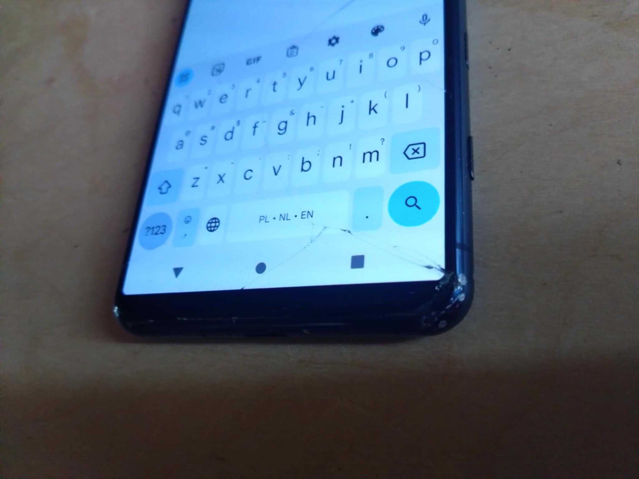Sony Xperia 5 II - poobijana