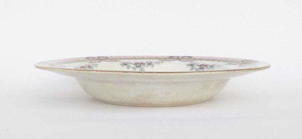 Antigo prato fundo Inglês Hope & Carter com monograma "C de M"