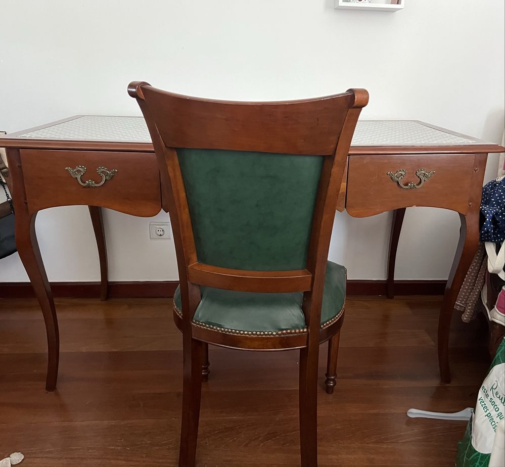 Vende se secretaris e vadeira