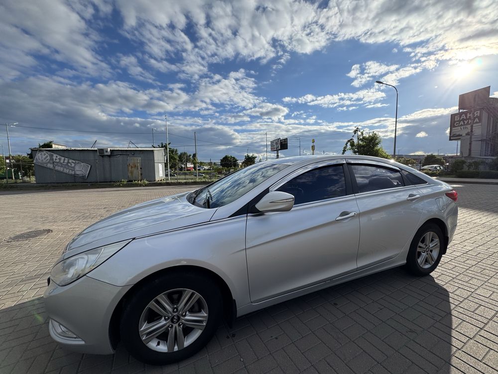 Продам машину Hyundai Sonata 2013 року