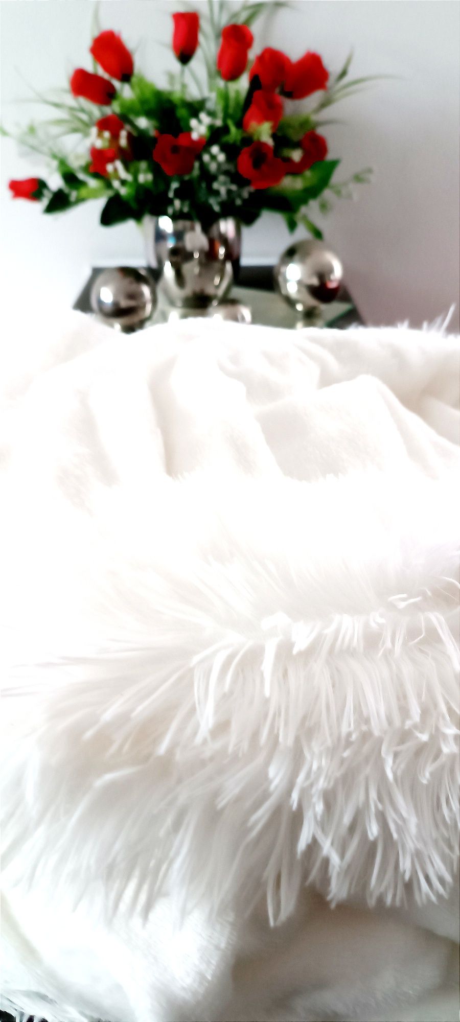 NOWA śnieżnobiała puszysta narzuta na kanapę/długi włos 220 x 240 cm