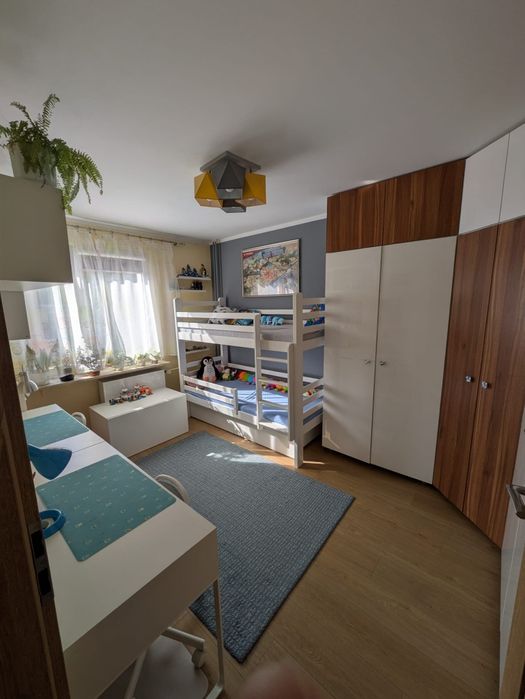 Łóżko piętrowe białe, duże szuflady na kółkach