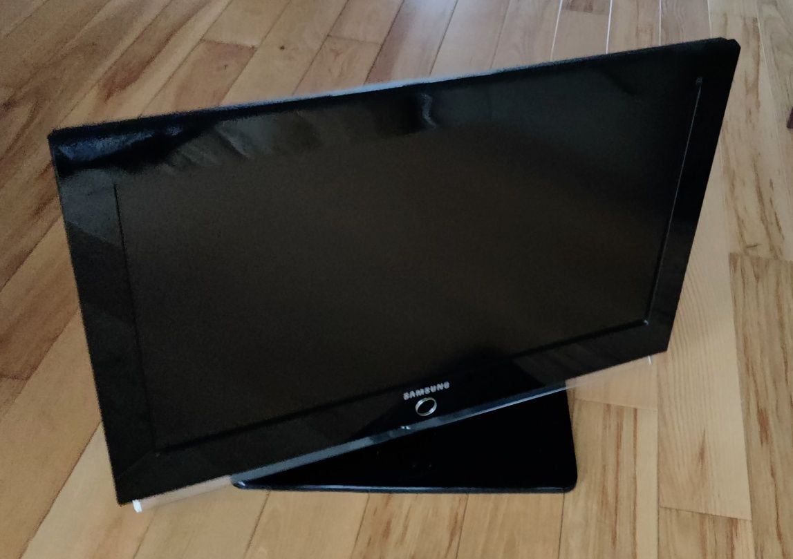 Telewizor samsung 32 cale z pilotem