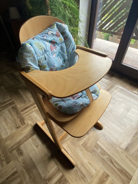 Drewniane krzesełko do karmienia
