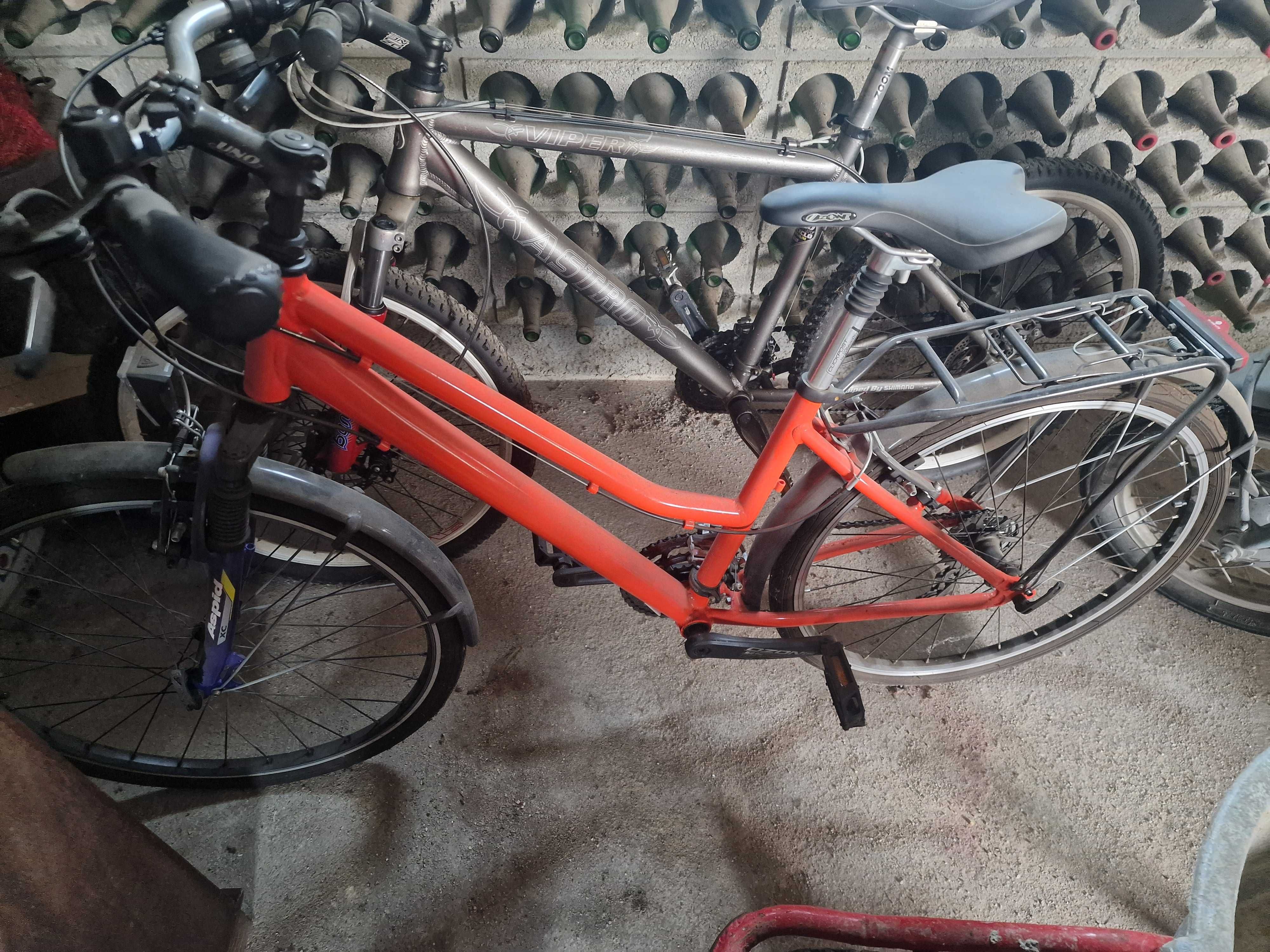 Bicicleta cor de laraja nova.