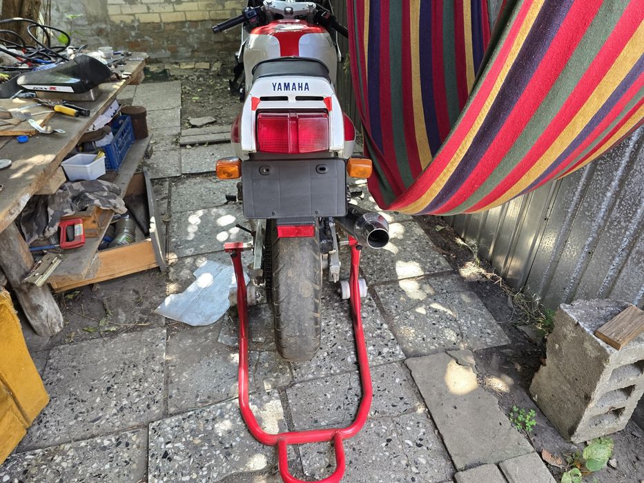 Мотороцикл Yamaha FZR 250-II