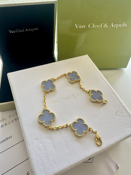 Van Cleef novo na caixa