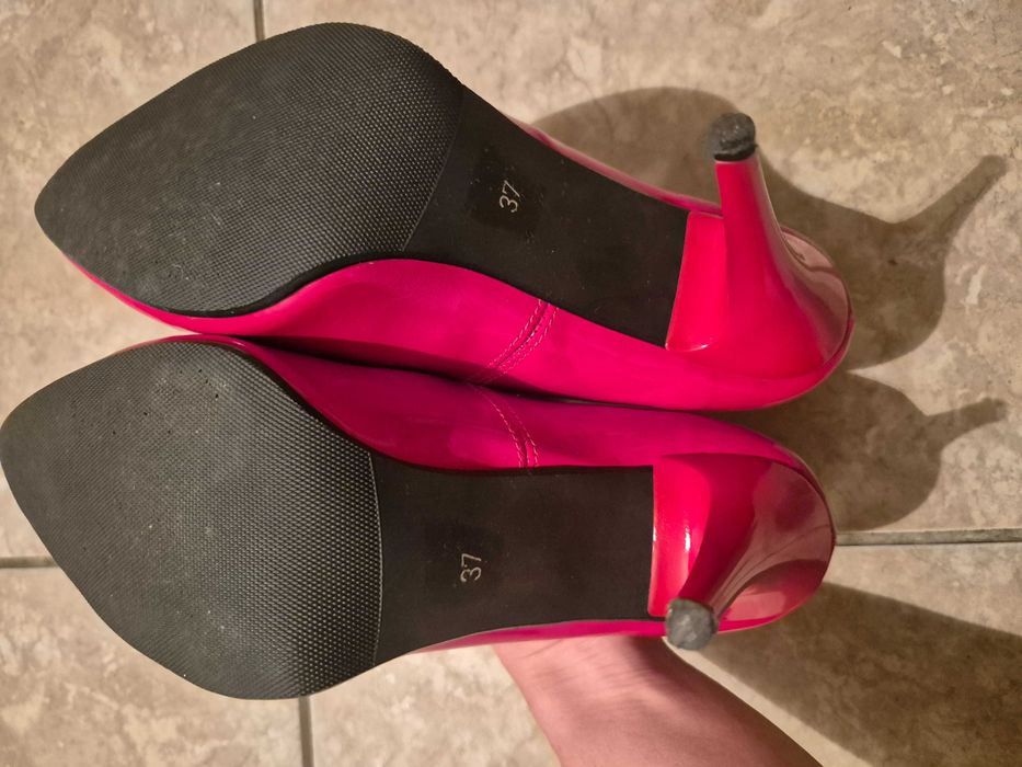 Czerwone szpilki rozmiar 37