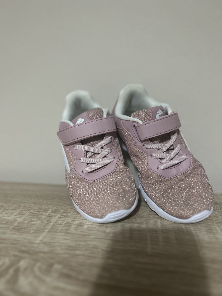 Buty dla dziewczynki.