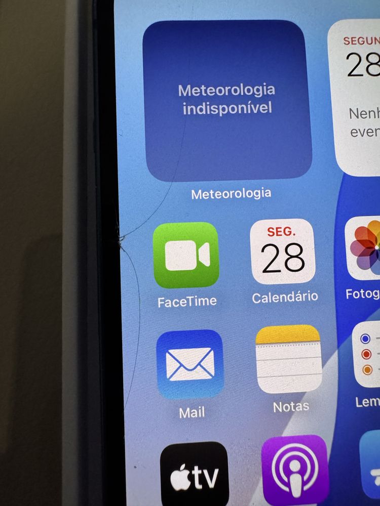 Iphone 13 com vidro partido