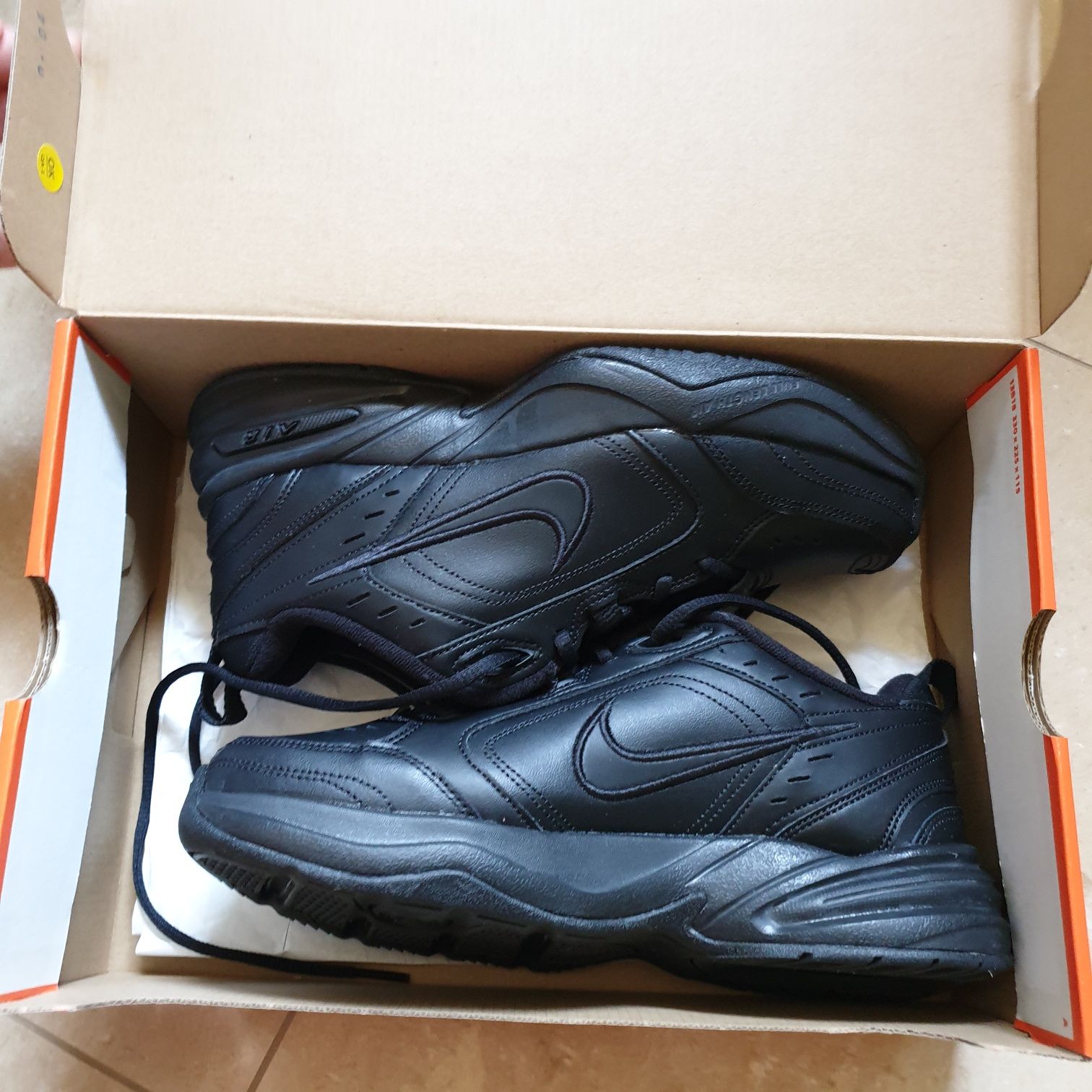 Nowe buty Nike Performance AIR MONARCH IV kupione w Zalando 41 = 26cm