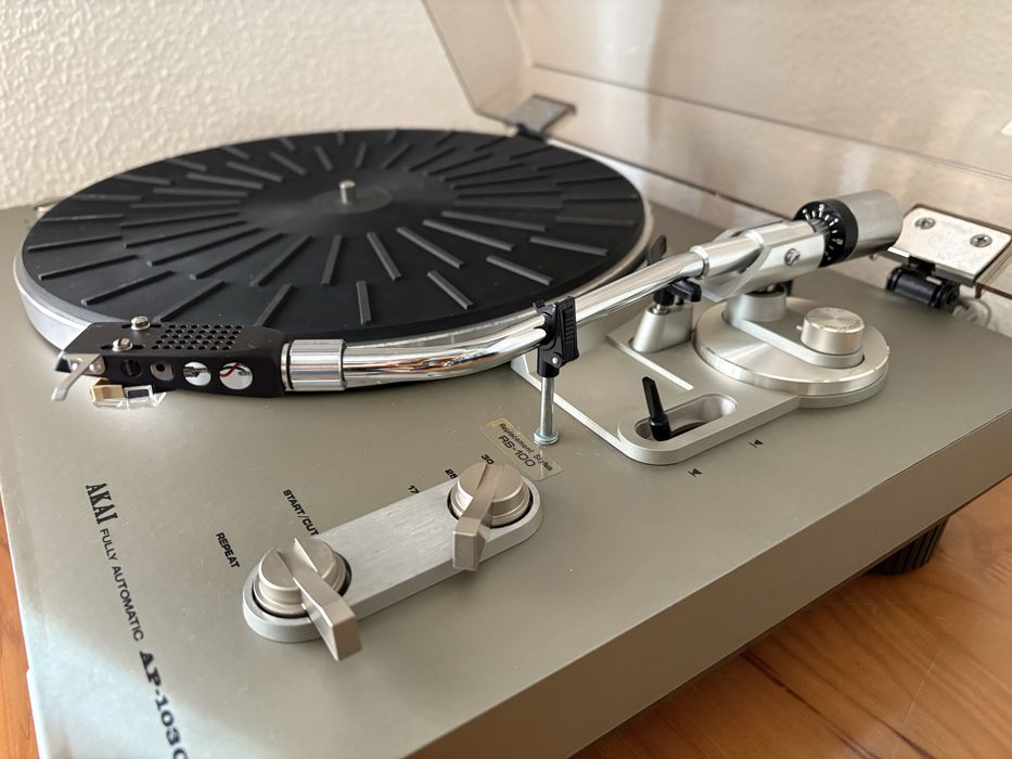 Gira discos Akai AP-103C