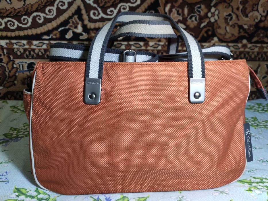 Сумка Calvin Klein.