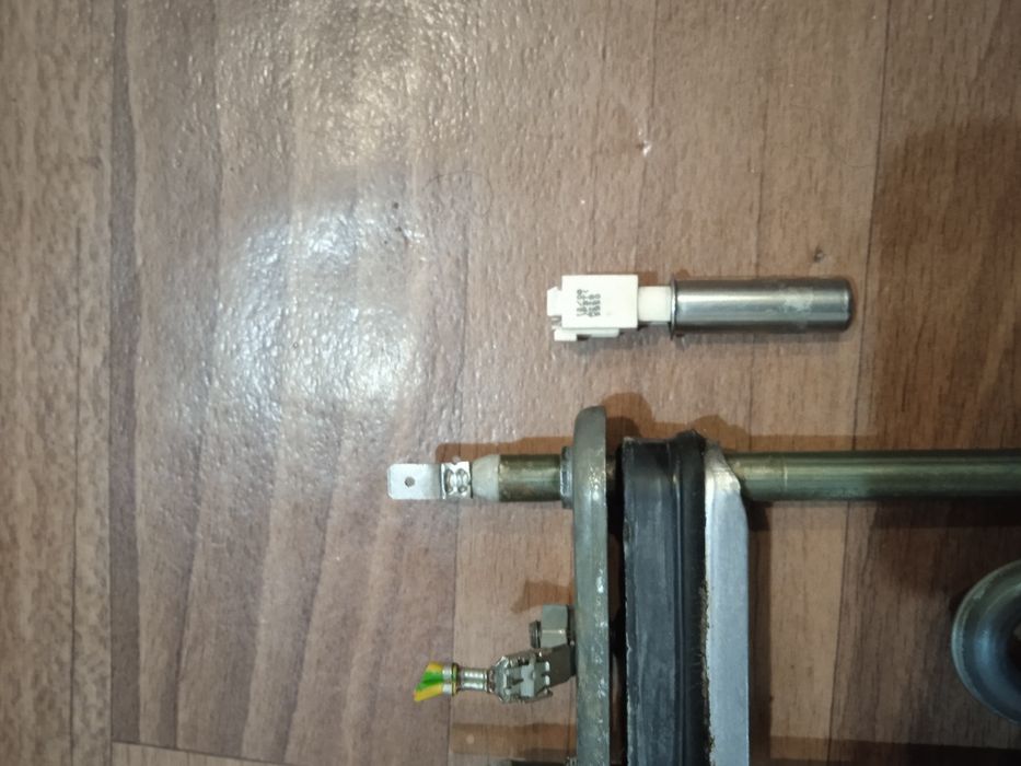 Продам запчасти для стиральной машины Wirpэlpool.