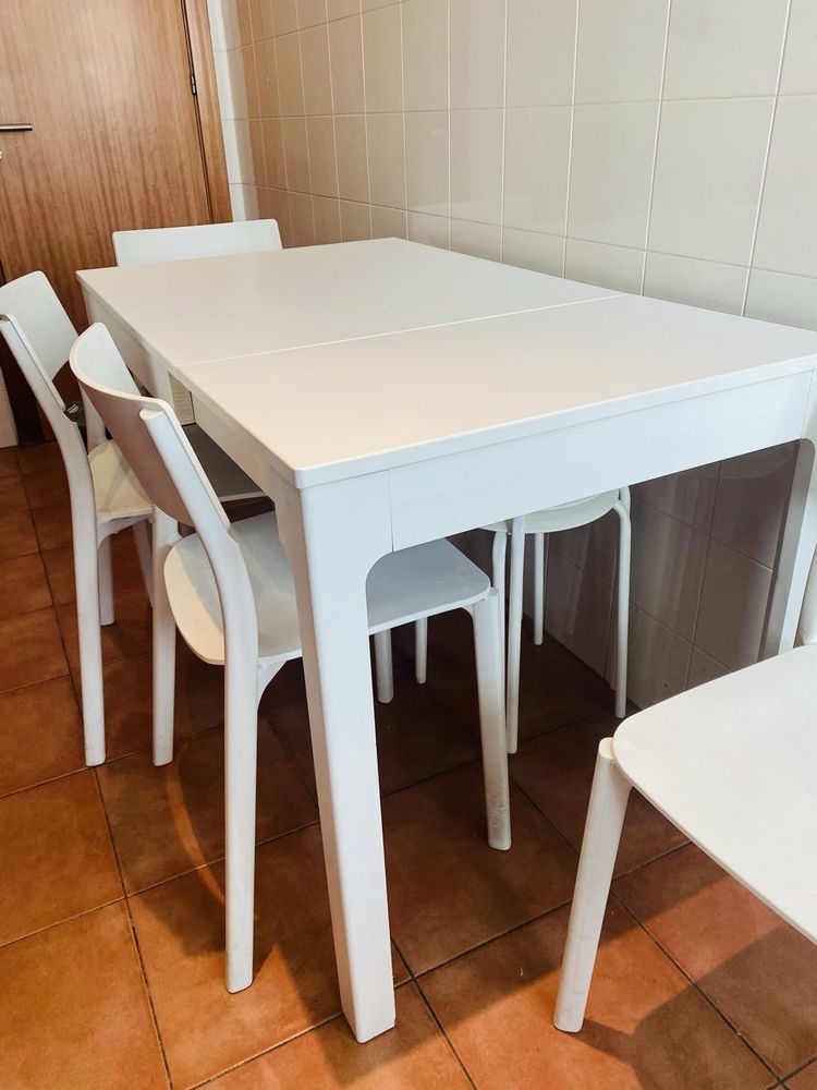 Mesa extensível e 4 Cadeiras IKEA