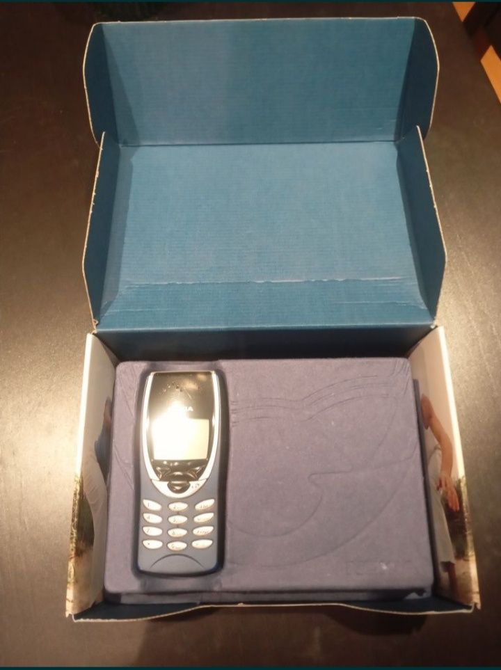 Nokia 8210 em caixa