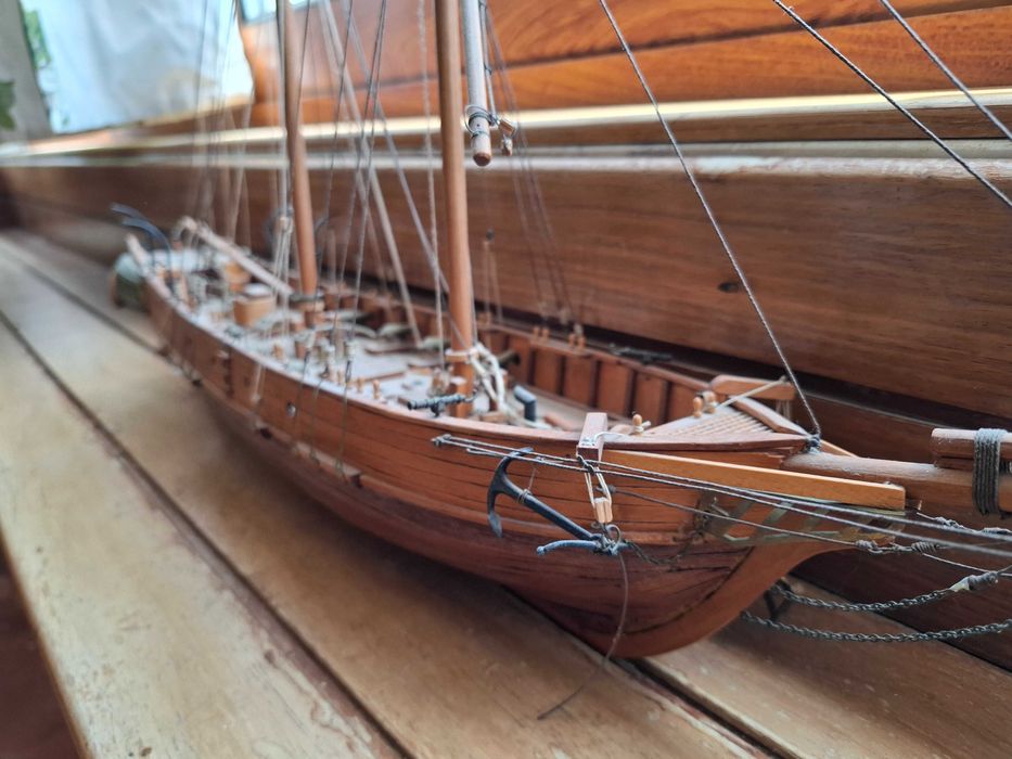 Modelo de navio antigo em madeira - "La Toulonnaise"