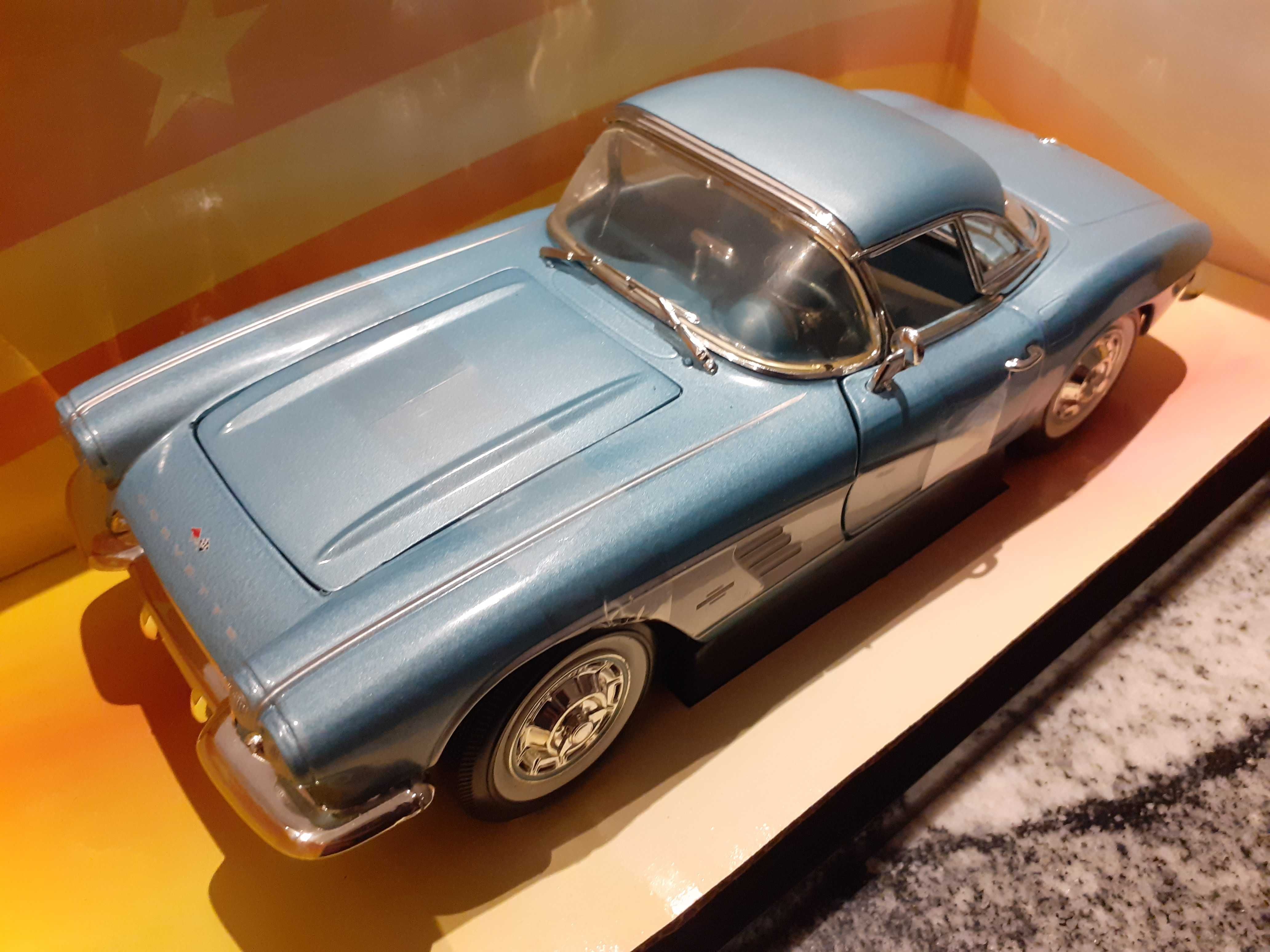 1961 Corvette model skala 1:18 Ertl Collectibles