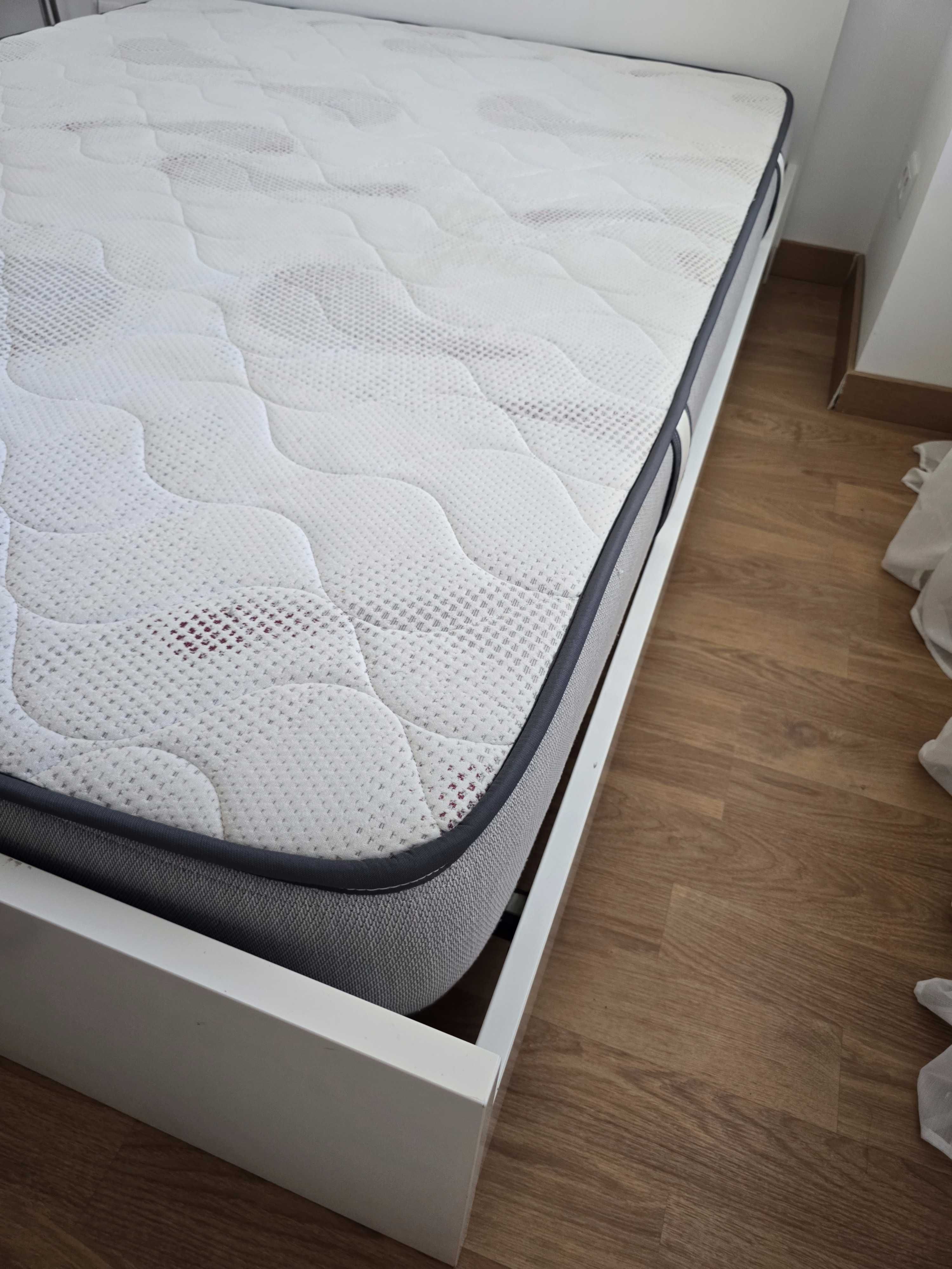 Cama casal (colchão incluido)