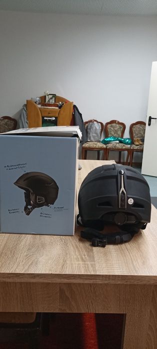 Лижний/Сноубордичний шолом Tchibo In-Mould (Чорний)
​Опис товару
​Це л