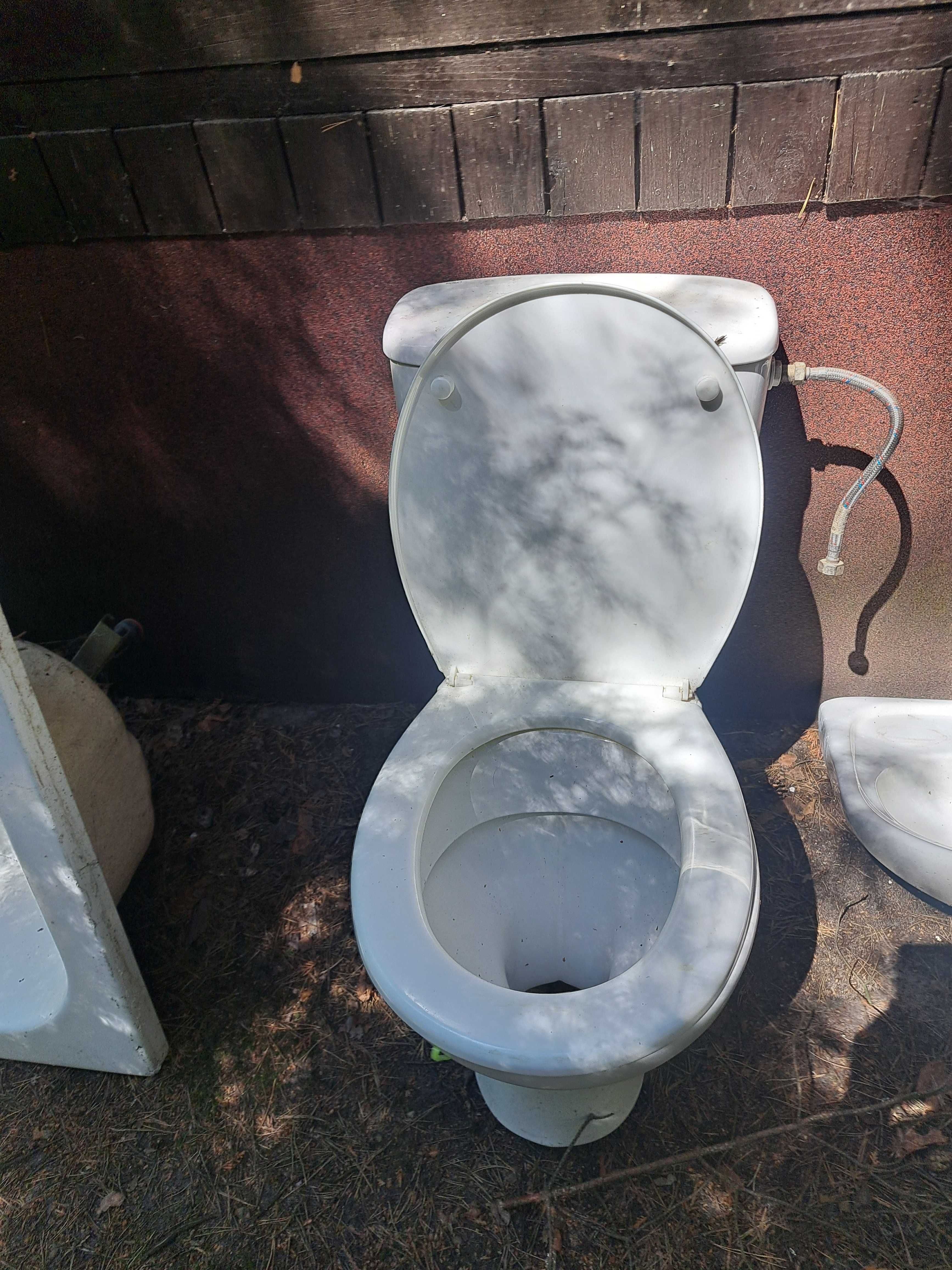Wc toaleta ze spłuczką